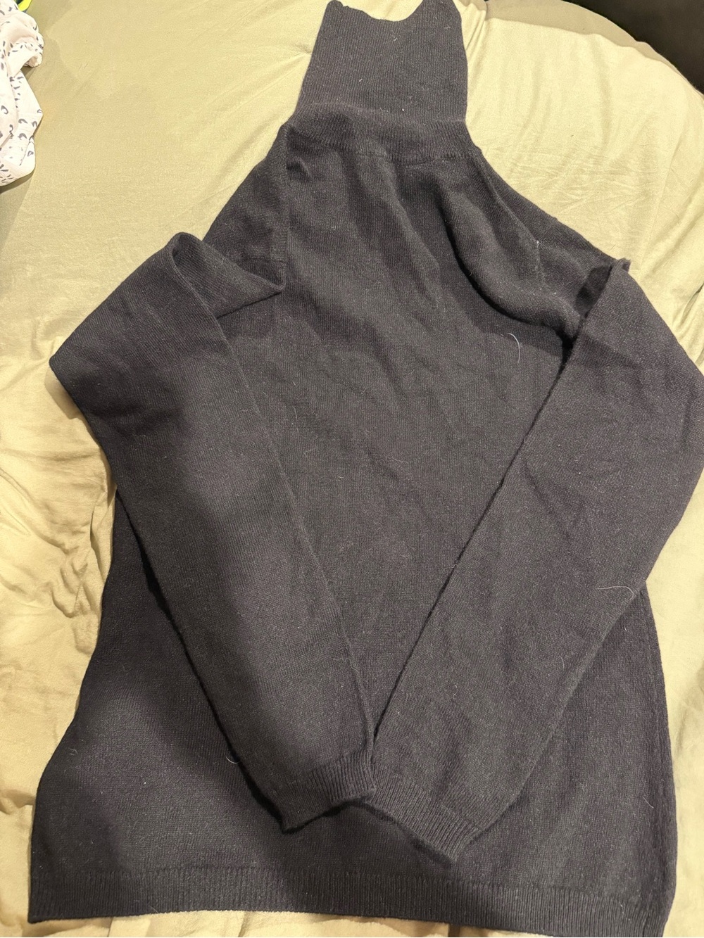 Neiman Marcus Women’s Black Cashmere Turtleneck Sweater